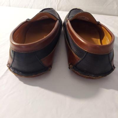 Size 12/13 Slippers by North Face, L.L. Bean and more (B1-BBL)