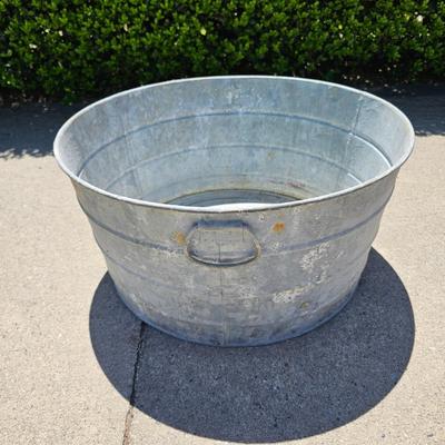 Assortment of Galvanized Tubs & Buckets (G-JS)