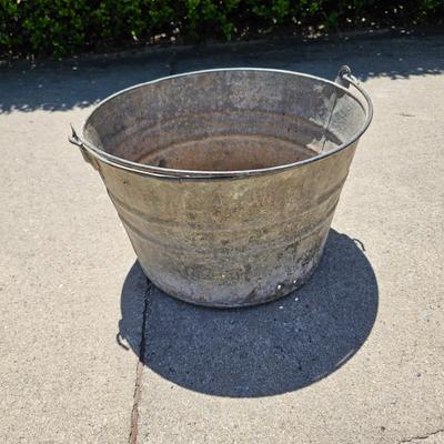Assortment of Galvanized Tubs & Buckets (G-JS)