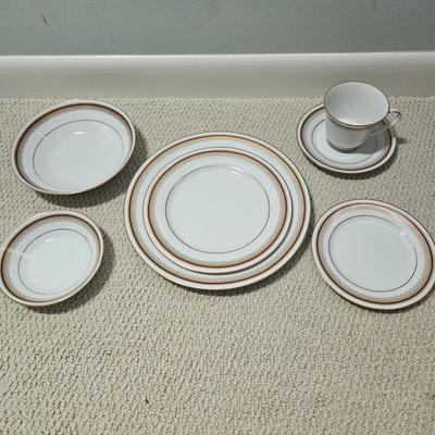Noritake Doral Maroon China Set (B1-DW)