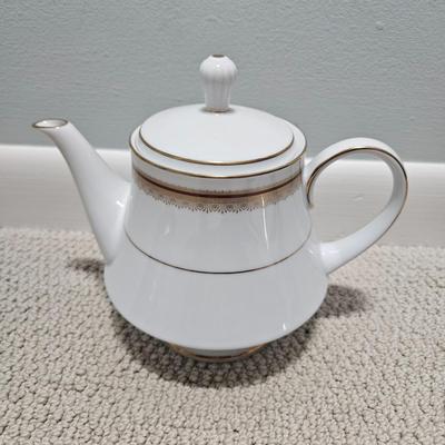 Noritake Doral Maroon China Set (B1-DW)