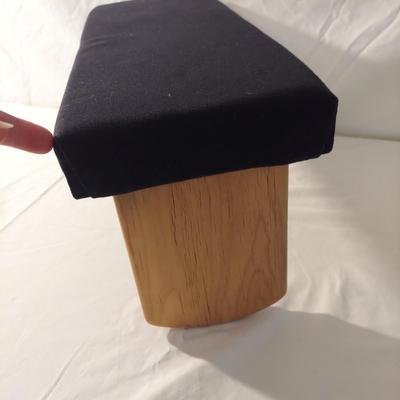 Meditation Stools and Strongtek Slant Board (B1-BBL)