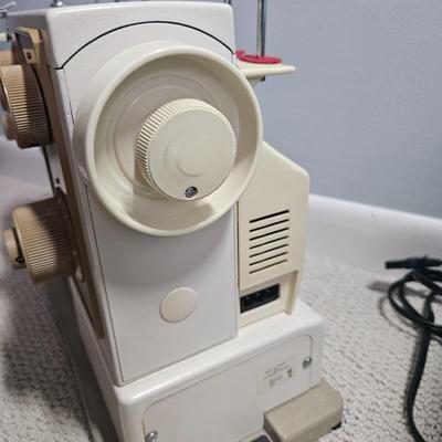 Singer 5132 and Sewing Accessories (B1-DW)