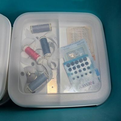 Singer 5132 and Sewing Accessories (B1-DW)