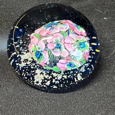 Studio art paper weight