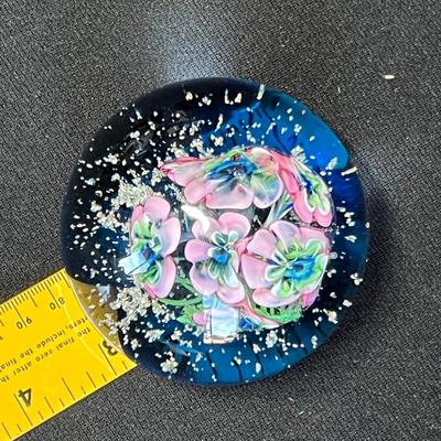 Studio art paper weight