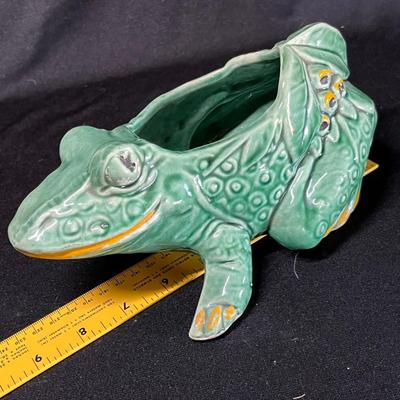 McCoy Frog planter