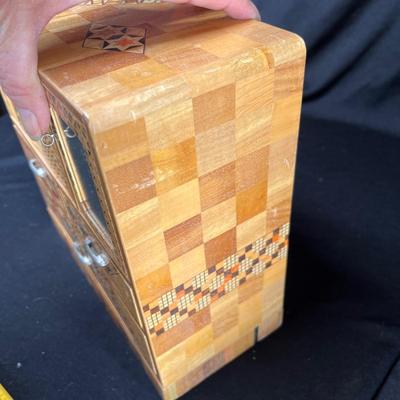 Oriental jewelry box