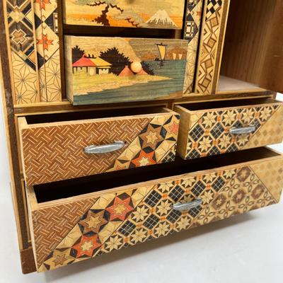 Oriental jewelry box