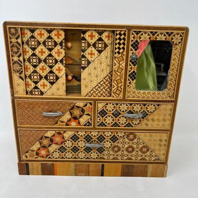 Oriental jewelry box