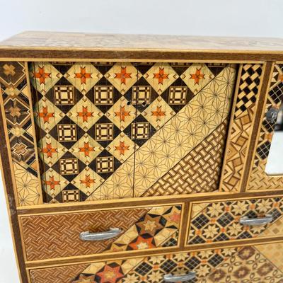 Oriental jewelry box