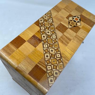 Oriental jewelry box