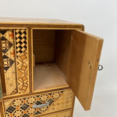 Oriental jewelry box