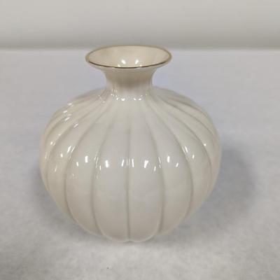 Lenox Ribbed Bulb Vase