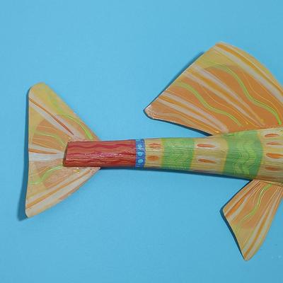 LOT 28: Signed Palm Frond Fish & Painted Metal School of Fish Wall Art
