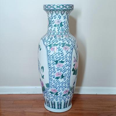 LOT 78: Vintage Large Chinoiserie Vase