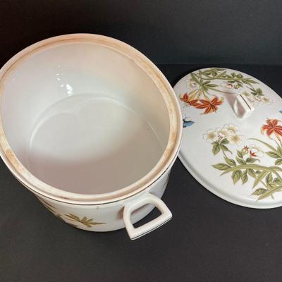 LOT 129: Shafford Chinese Garden Oven to Table Porcelain Set