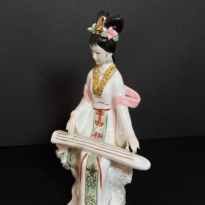 LOT 131: Vintage Geisha Porcelain Figurines
