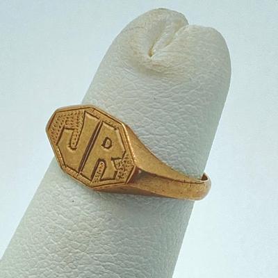 LOT 150: Small Vintage Gold Initial Ring - 10KT, TW 1.50g, Sz 2 3/4