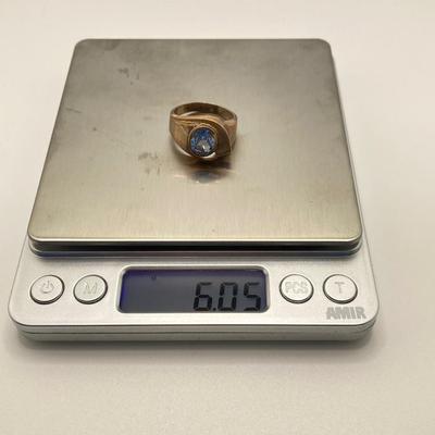 LOT 151: Vintage Gold Blue Topaz Ring - 10KT, TW 6.05g, Size 10