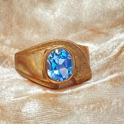 LOT 151: Vintage Gold Blue Topaz Ring - 10KT, TW 6.05g, Size 10