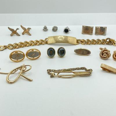 LOT 158: Vintage Collection of Cufflinks, Swank Tie Tacks and More