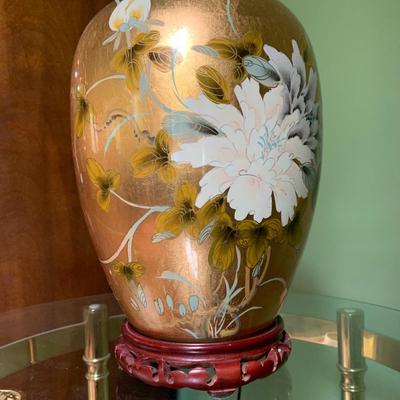 LOT 189: Vintage Bird & Floral Motif Gold Lamp w/Wooden Base