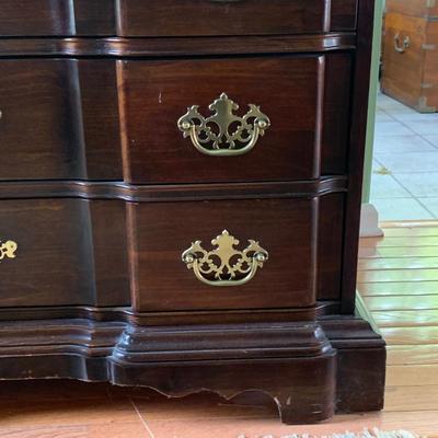 LOT 193: 4-Drawer Chippendale Style Bachelors Chest/Sideboard