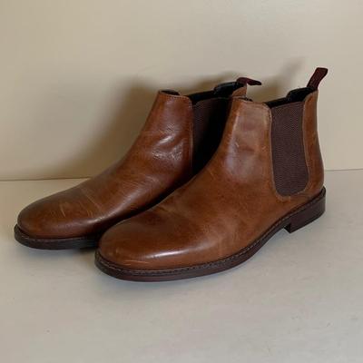 LOT 199: Men's Rockport Shoes & Glory 2 Chelsea Boots, Sz.10