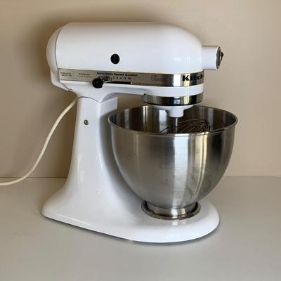 LOT 201: White Classic Kitchen Aid Stand Up Mixer #K45SS