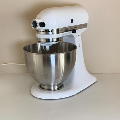 LOT 201: White Classic Kitchen Aid Stand Up Mixer #K45SS
