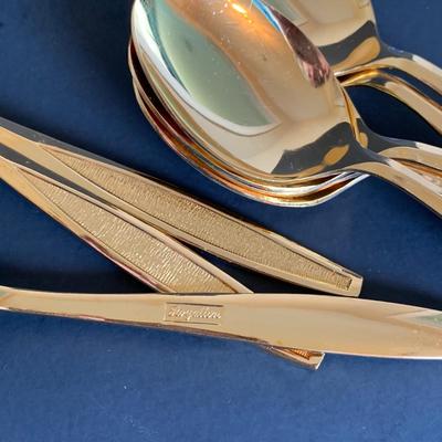 LOT 204: Royalton Gold Tone Flatware, Pyrex Teardrop Bowls, Arcoroc of France Plates