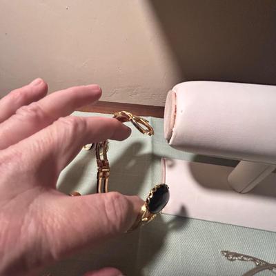 Gold Colored Costume Jewelry (K-BB)