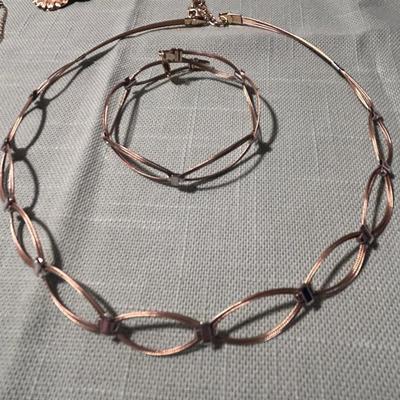 Gold Colored Costume Jewelry (K-BB)