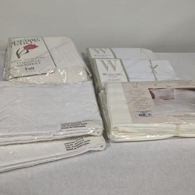 Assortment Of Linen Wamsutta Linen & Cotton Thermal Blanket