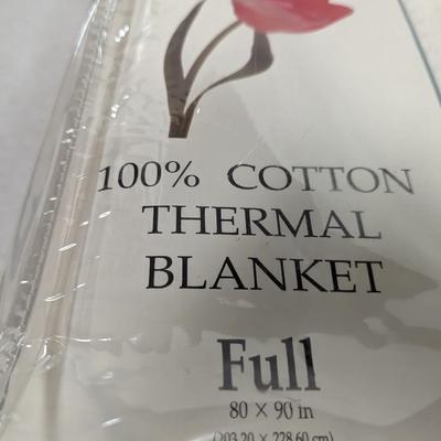Assortment Of Linen Wamsutta Linen & Cotton Thermal Blanket
