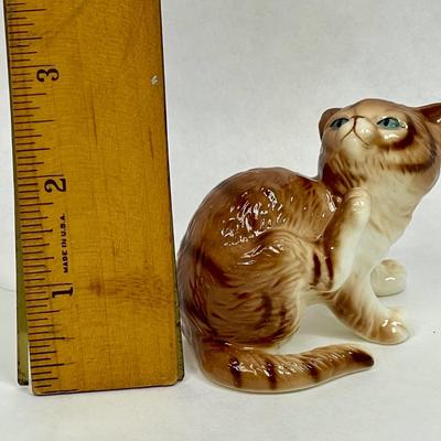 Danbury Mint Cats of Character Cat looking over shoulder START FROM SCRATCH