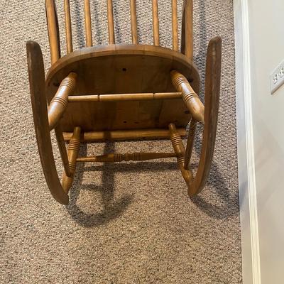 Wooden Spindle Back Rocking Chair (BD-MG)