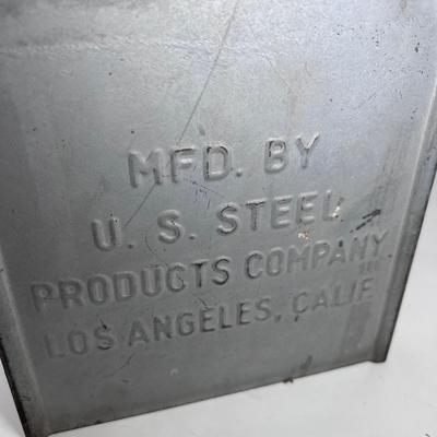 U.S, Steel metal post mount Mailbox with flag