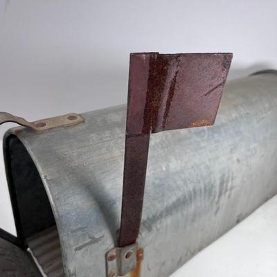 U.S, Steel metal post mount Mailbox with flag