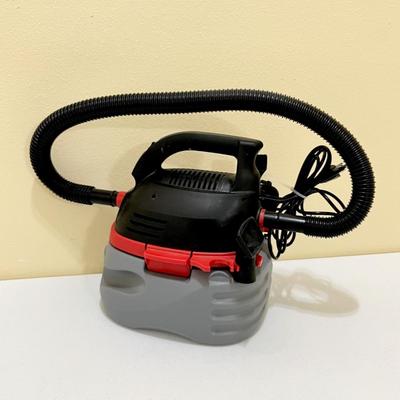 HUSKY ~ 2.5 Gallon Wet / Dry Vacuum