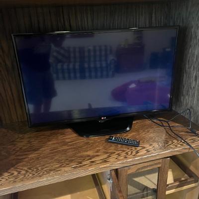 LG 39” TV & Samsung DVD Player (BD-MG)