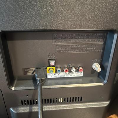 LG 39” TV & Samsung DVD Player (BD-MG)