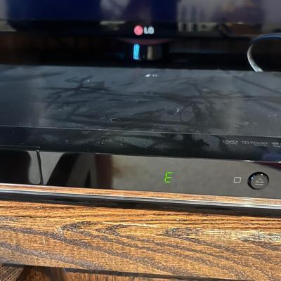 LG 39” TV & Samsung DVD Player (BD-MG)