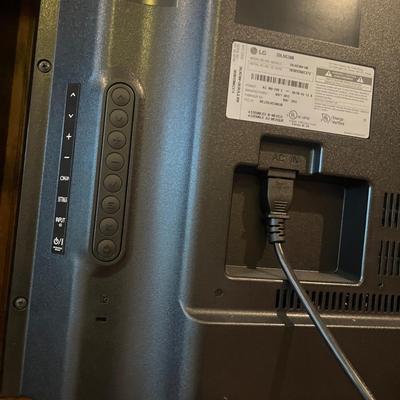 LG 39” TV & Samsung DVD Player (BD-MG)