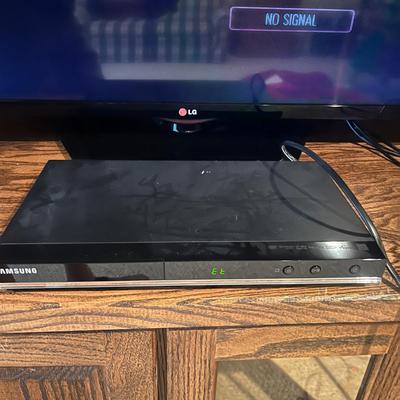LG 39” TV & Samsung DVD Player (BD-MG)