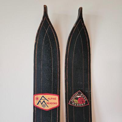Vintage Skis and a Canoe Paddle (BD-DW)