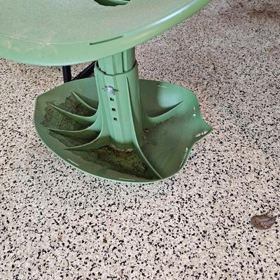 Assorted Garden Hand Tools & Accessories (G-JS)