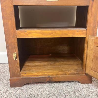 White Clad Icebox End Table (BS-MG)