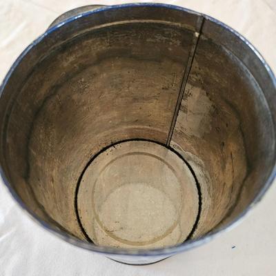 Antique & Vintage Kitchen Tins (K-DW)